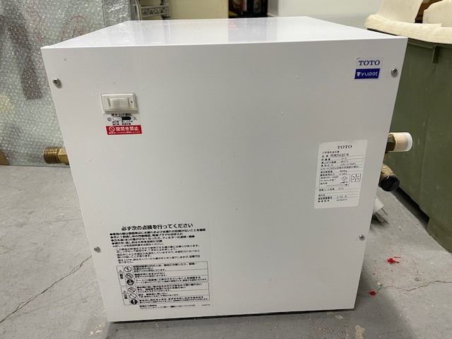 中古品 TOTO 小型電気温水器 REW25C2D1K 直接受け渡し可