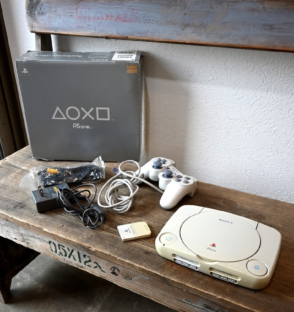○PlasStation PS one プレステ１　ゲーム機　2点セット　箱　 コントローラーあり　scph-100 PS1 古道具のgplus広島 2501i