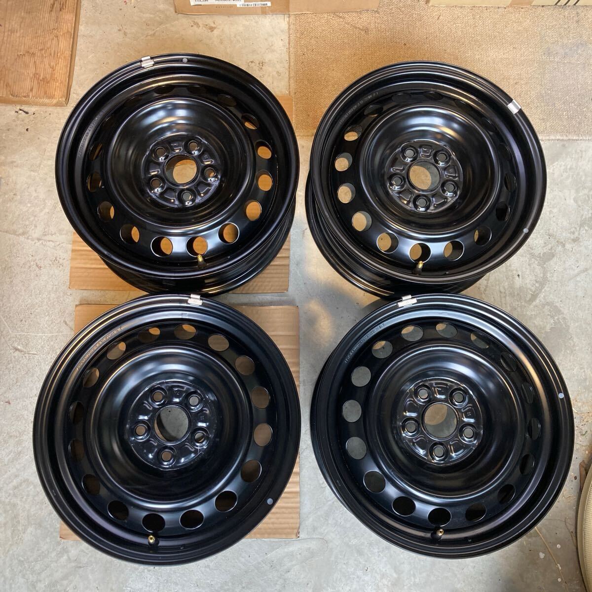 新車外し 美品 4本セット】スチールホイール 鉄チン トヨタ 新車外し 美品 4本セット】スチールホイール 鉄チン トヨタ