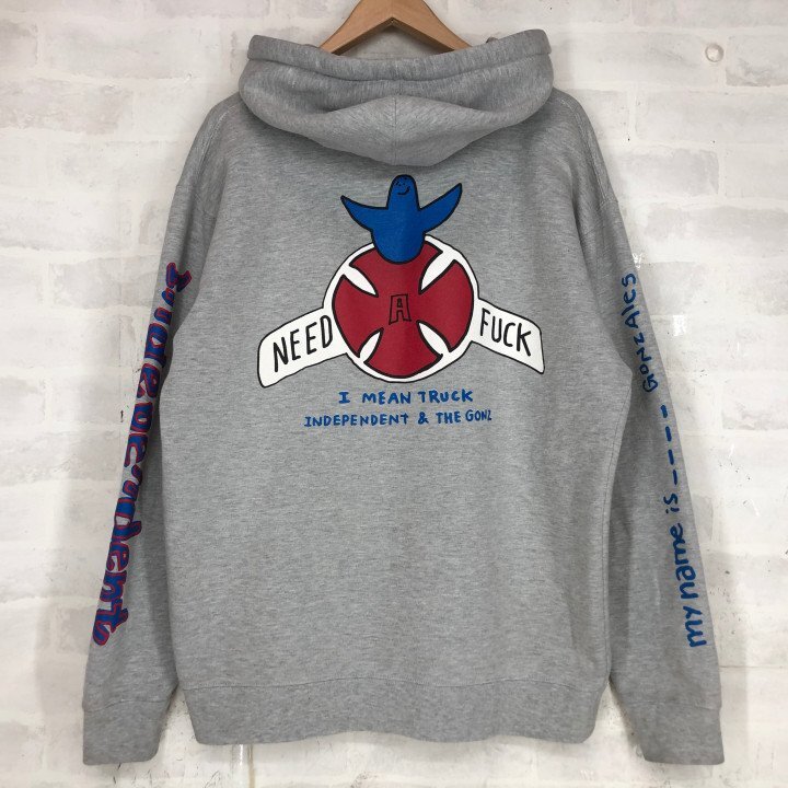 INDEPENDENT x MARK GONZALES インディペンデント マークゴンザレス 別注 ムラサキスポーツ限定 パーカー グレー MH632025011007