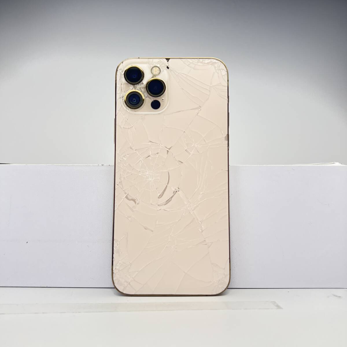 ジャンク iPhone 12 pro ゴールド 128 GB SIMフリー|スマホ ジャンク iPhone 12 pro ゴールド 128 GB SIMフリー|スマホ