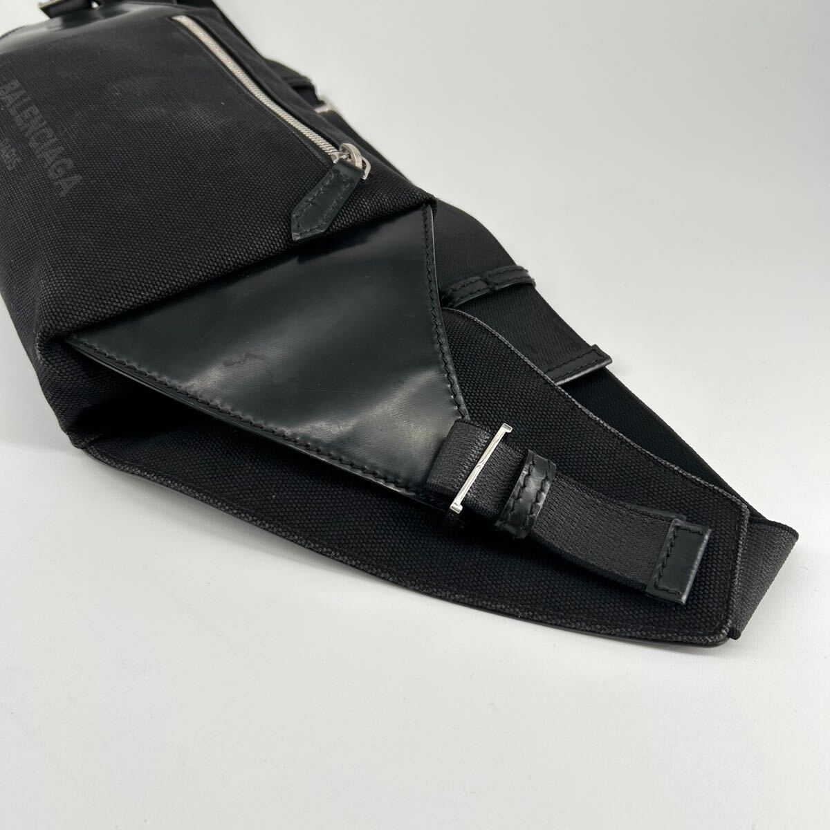 美品】BALENCIAGA バレンシアガ ボディバッグ ショルダー 美品】BALENCIAGA バレンシアガ ボディバッグ ショルダー
