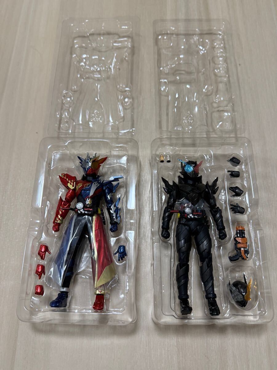【開封美品】S.H.Figuarts 仮面ライダービルド ラビットタンクハザードフォーム 仮面ライダークローズビルド フィギュアーツ