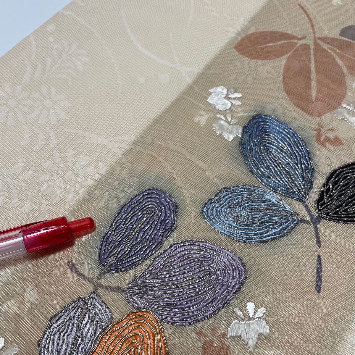 E911 袋帯 全通 金駒刺繍 蘇州刺繍 金糸 草木 正絹 亜麻色 和装 E911 袋帯 全通 金駒刺繍 蘇州刺繍 金糸 草木 正絹 亜麻色 和装
