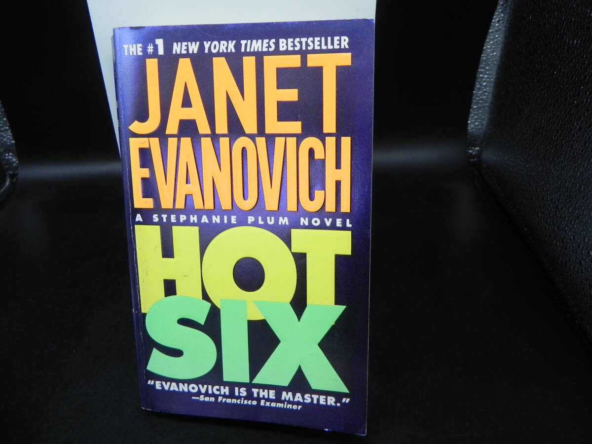 HOT SIX (A STEPHANIE PLUM HOVEL) JANET EVANOVISH　LY-e3.250107