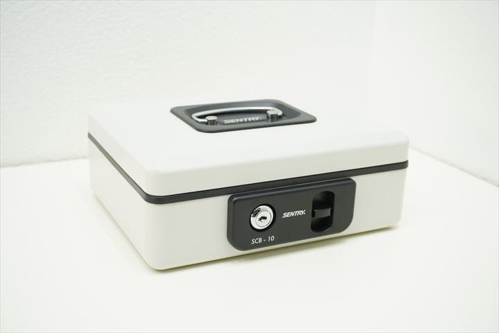 送料無料【箱あり】セントリー SCB-10 手提げ金庫 ライトグレー