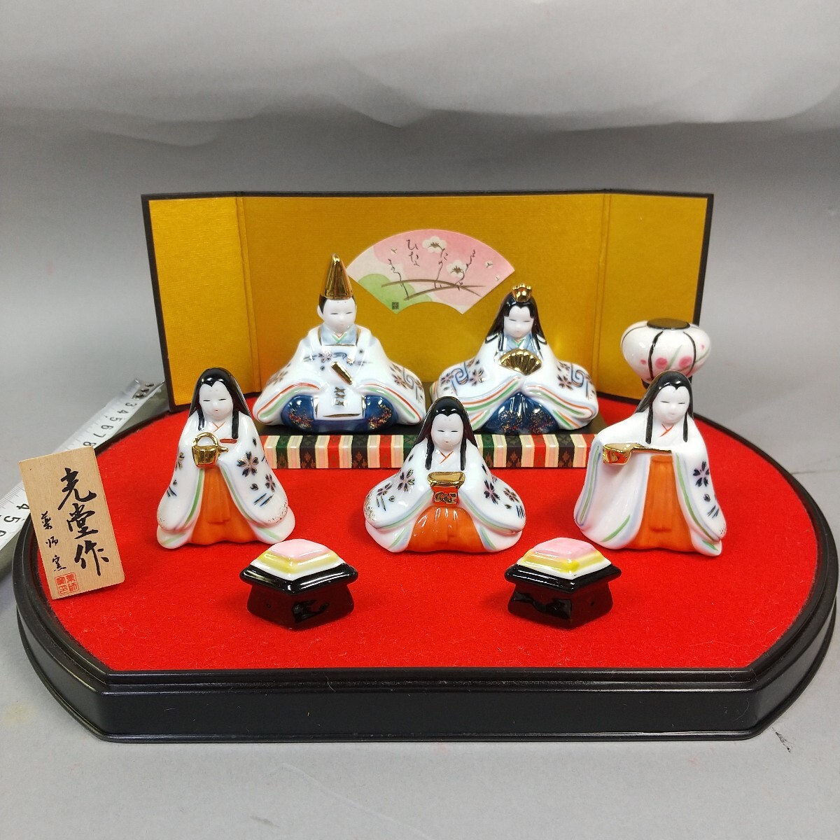 6514○同梱NG 薬師窯 光堂作 陶器 金彩染錦5人平飾り雛人形 6514○同梱NG 薬師窯 光堂作 陶器 金彩染錦5人平飾り雛人形