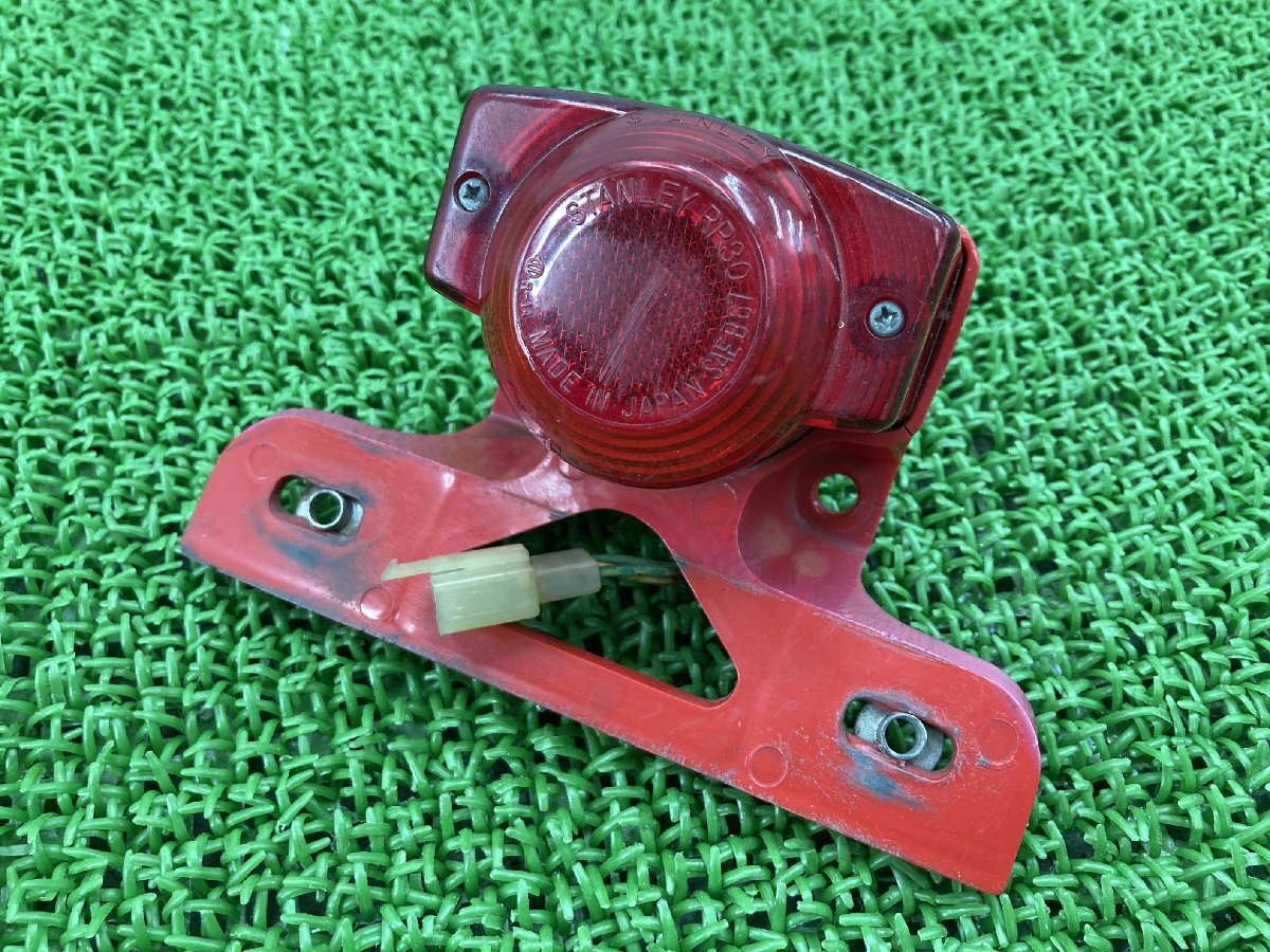 Monkey задний фонарь 040-5548 Honda оригинальный б/у мотоцикл детали AB27-1303*** редкий 30 годовщина модель красный цвет место крепления номера техосмотр "shaken" Genuine Monkey задний фонарь 040-5548 Honda оригинальный б/у мотоцикл детали AB27-1303*** редкий 30 годовщина модель красный цвет место крепления номера техосмотр "shaken" Genuine