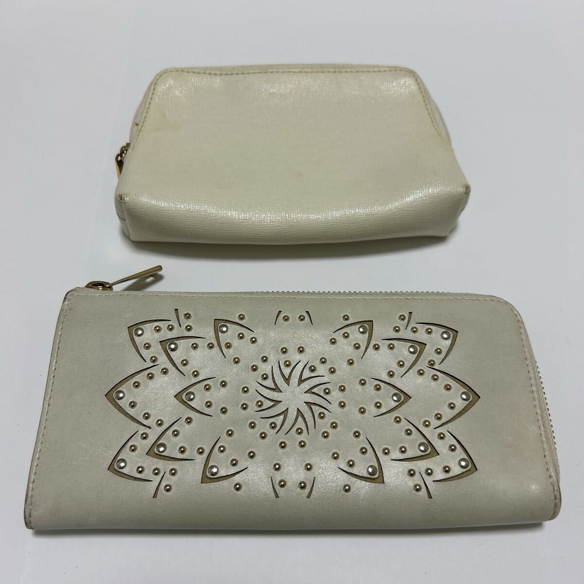 ◆FURLA フルラ　財布＆ポーチ　ホワイト 2点セット◆　スタッズ L字ファスナー 長財布 × サフィアーノレザー ポーチ 【送料無料】0114