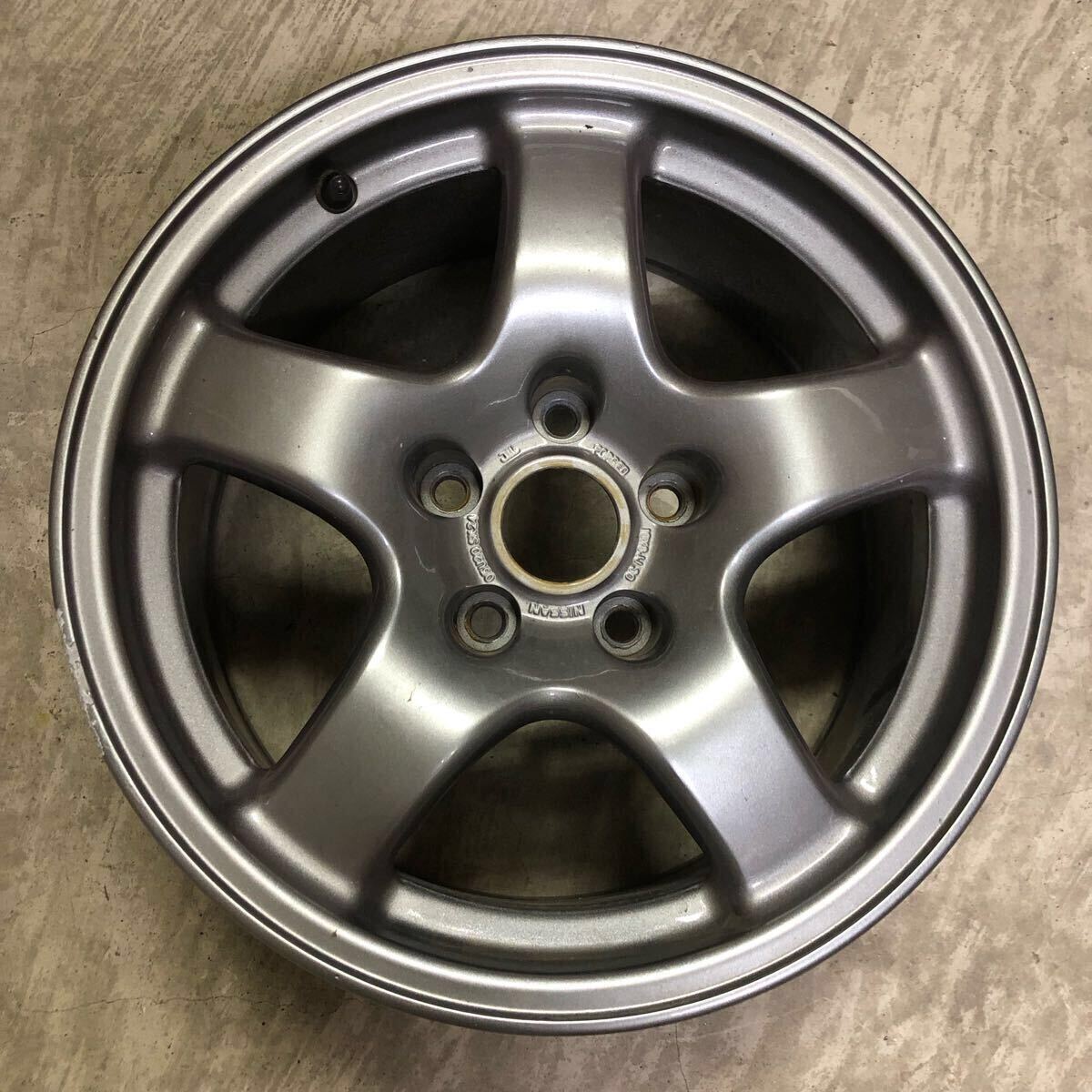 R32 GT-R 純正ホイール 1本 8J オフセット30 16インチ R32 GT-R 純正ホイール 1本 8J オフセット30 16インチ