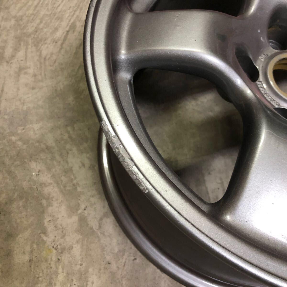 R32 GT-R 純正ホイール 1本 8J オフセット30 16インチ R32 GT-R 純正ホイール 1本 8J オフセット30 16インチ