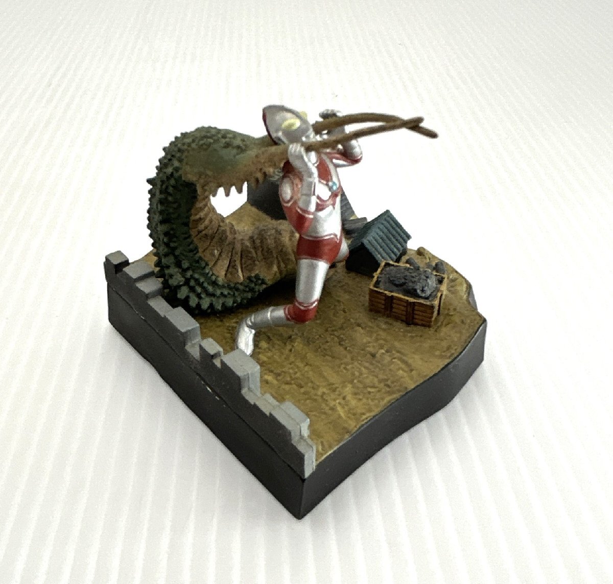 ウルトラマン 二大怪獣 東京名襲撃 フィギュア Yahoo!オークション - 二大怪獣東京を襲撃／決戦 怪獣対マット