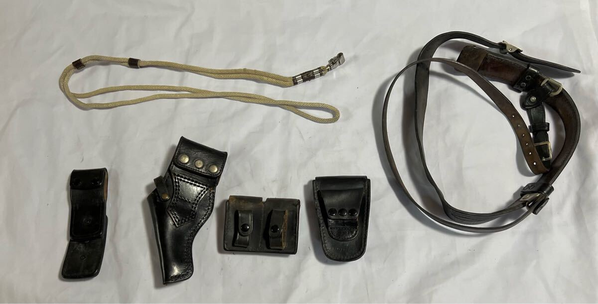 骨董 昭和 警察 帯革 ニューナンブ ホルスター 弾入れ 手錠入れ 骨董 昭和 警察 帯革 ニューナンブ ホルスター 弾入れ 手錠入れ