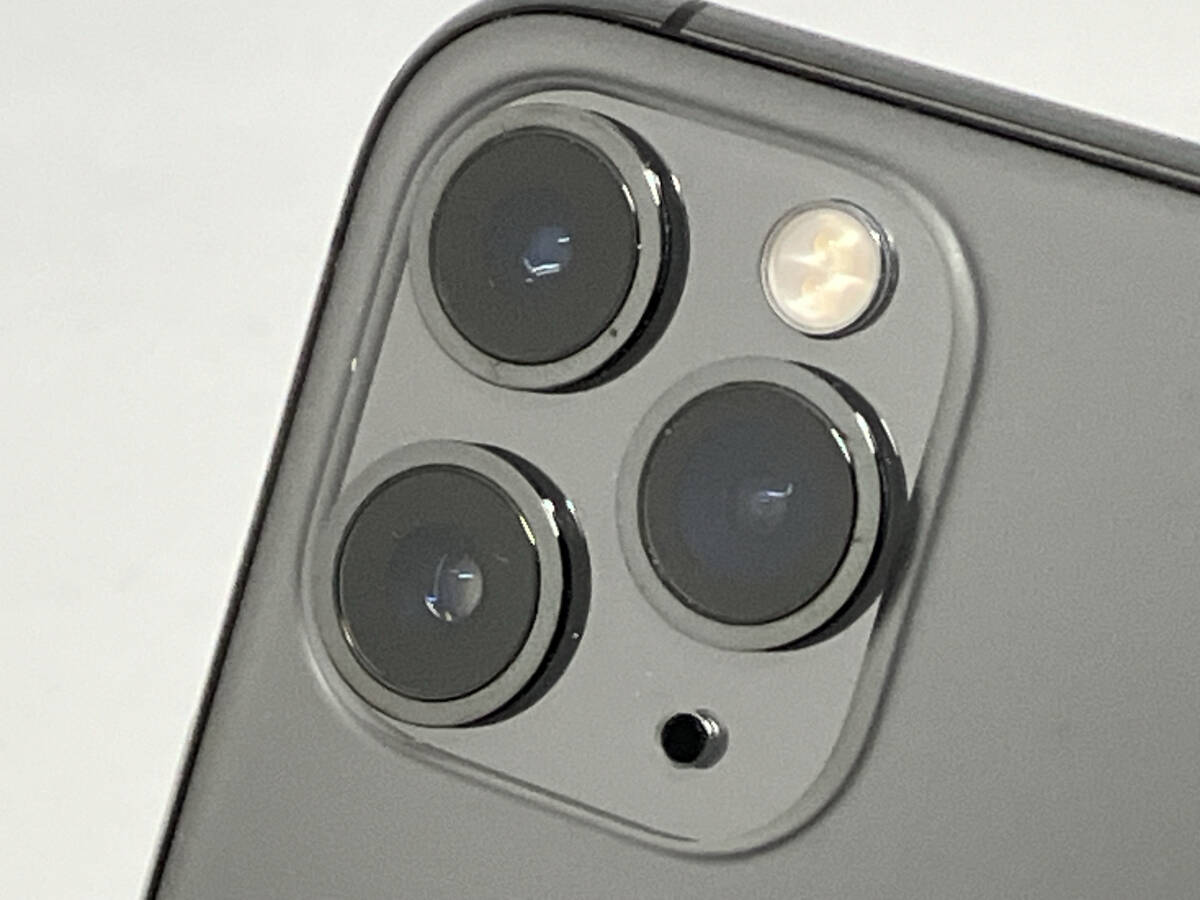 iPhone11 SIMロックなし au 【SIMロックなし】MWLU2J/A iPhone 11 64GB ホワイト au