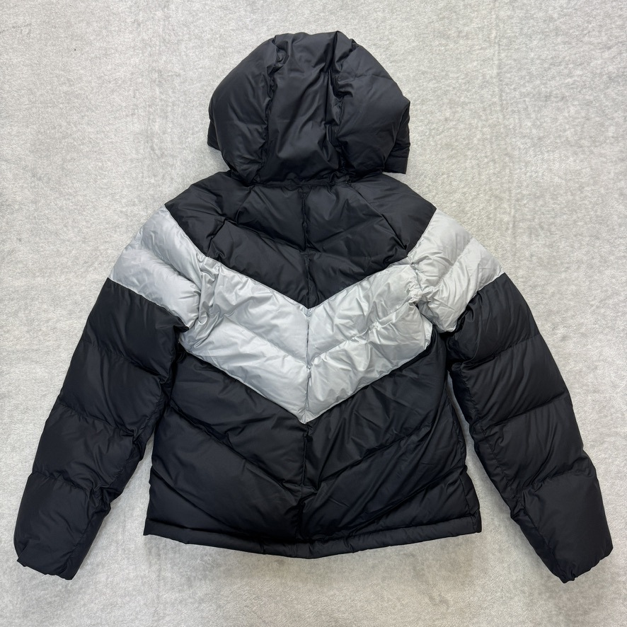 160cm 新品未使用 NIKE ナイキ シンセティック フィル フーディ 160cm 新品未使用 NIKE ナイキ シンセティック フィル フーディ
