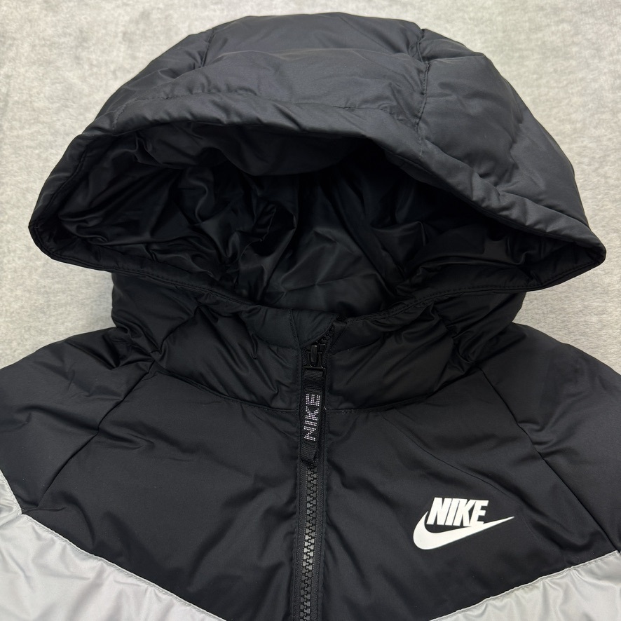 160cm 新品未使用 NIKE ナイキ シンセティック フィル フーディ 160cm 新品未使用 NIKE ナイキ シンセティック フィル フーディ