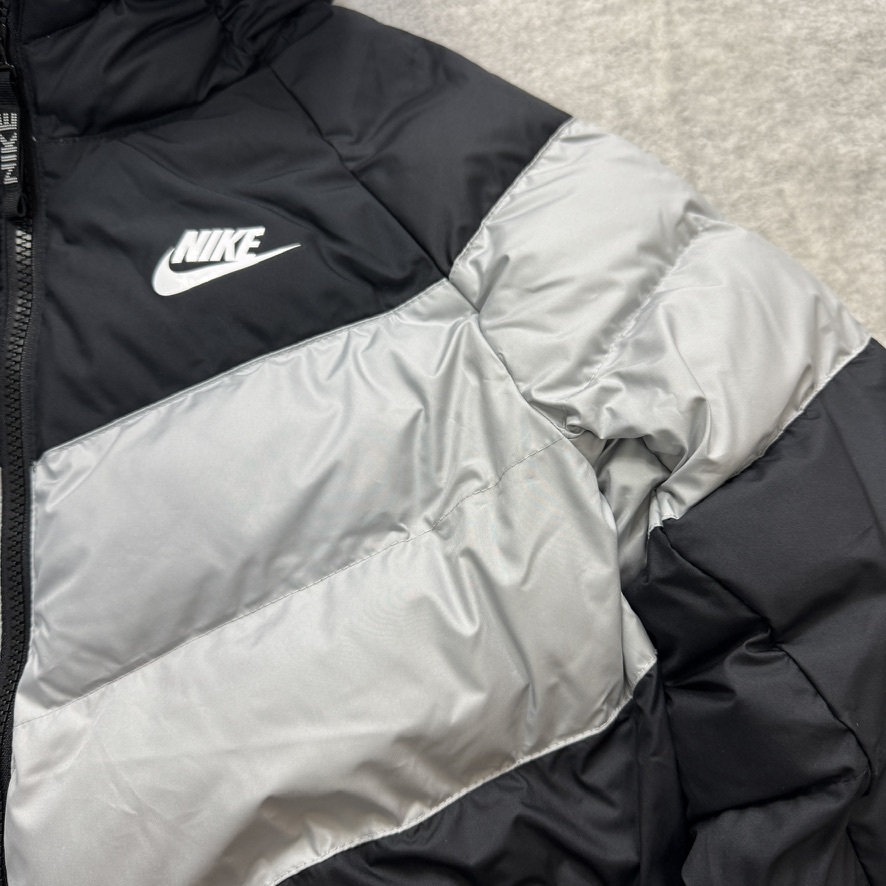 160cm 新品未使用 NIKE ナイキ シンセティック フィル フーディ 160cm 新品未使用 NIKE ナイキ シンセティック フィル フーディ