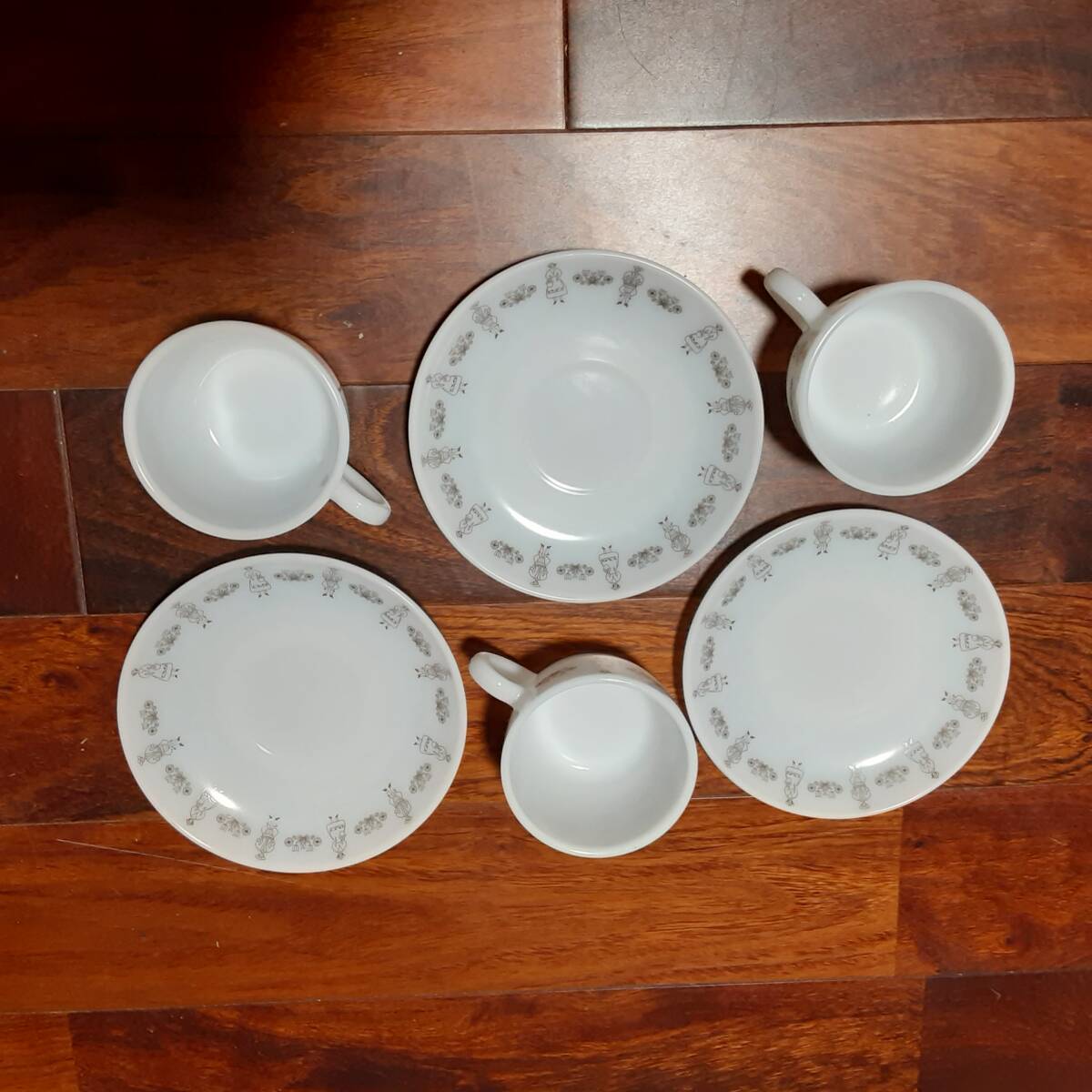 ティーカップ　コーヒーカップ　３ヶセット　未使用　長期保管品　外箱ダメージ有　手渡し返金有