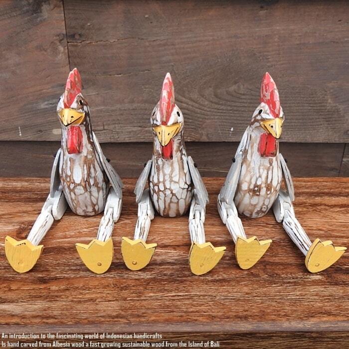 お座り ニワトリさん Sサイズ 手足が動かせる木彫りの動物 ウェルカム人形 鶏 にわとり 鳥 木制 ウッド 天然木 WW 置物