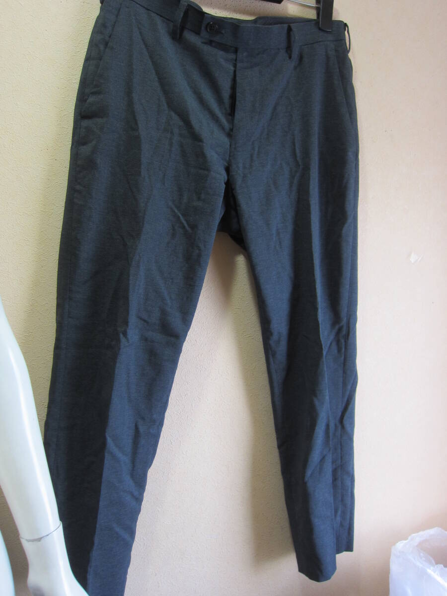 UNIQLO ユニクロ メンズ 79cm パンツ スラックス 感動パンツ グレー ウルトラライト 321-414668 ボトム Z256