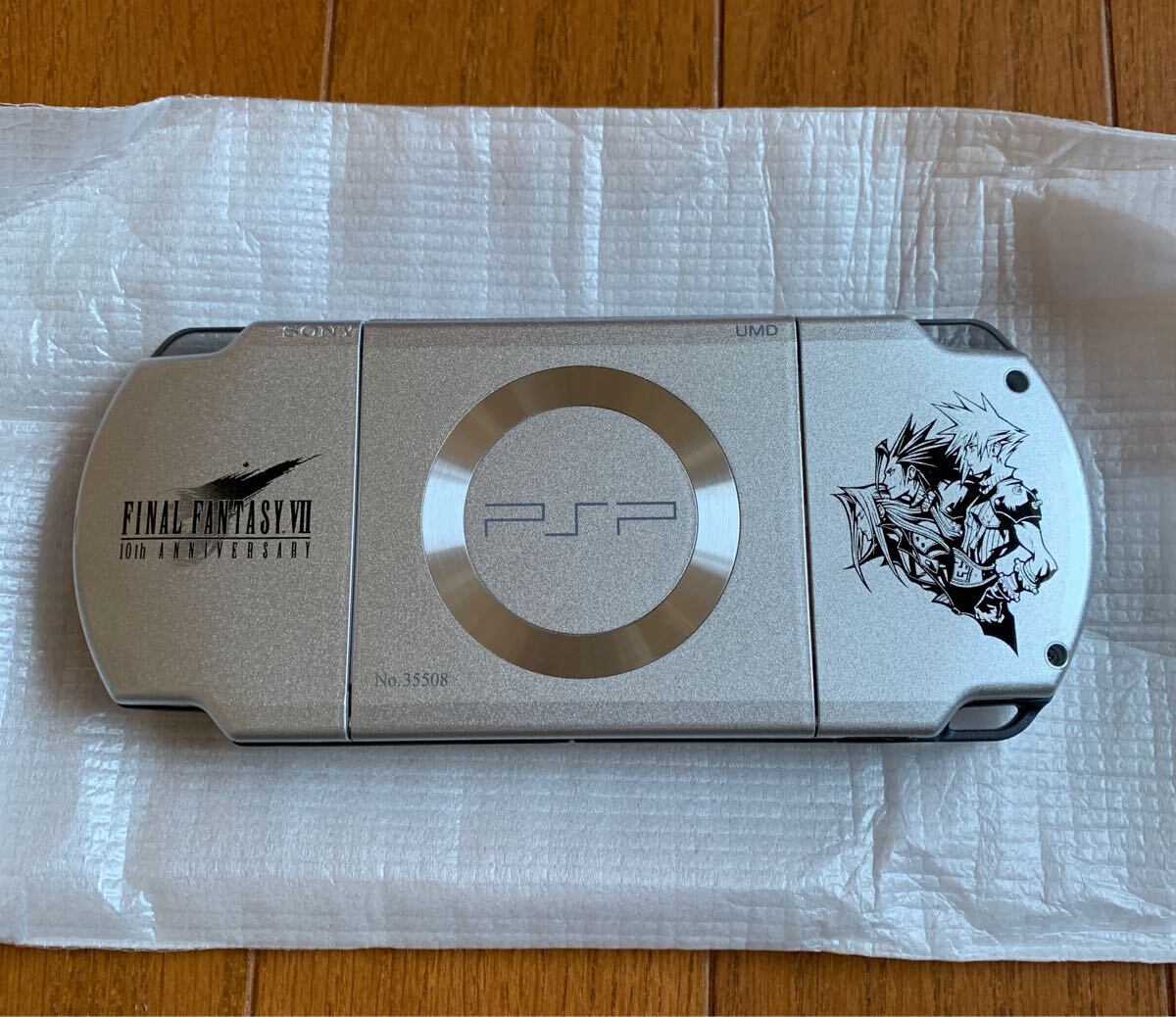 PSP-2000 クライシスコア ファイナルファンタジーVII 10th PSP-2000 クライシスコア ファイナルファンタジーVII 10th