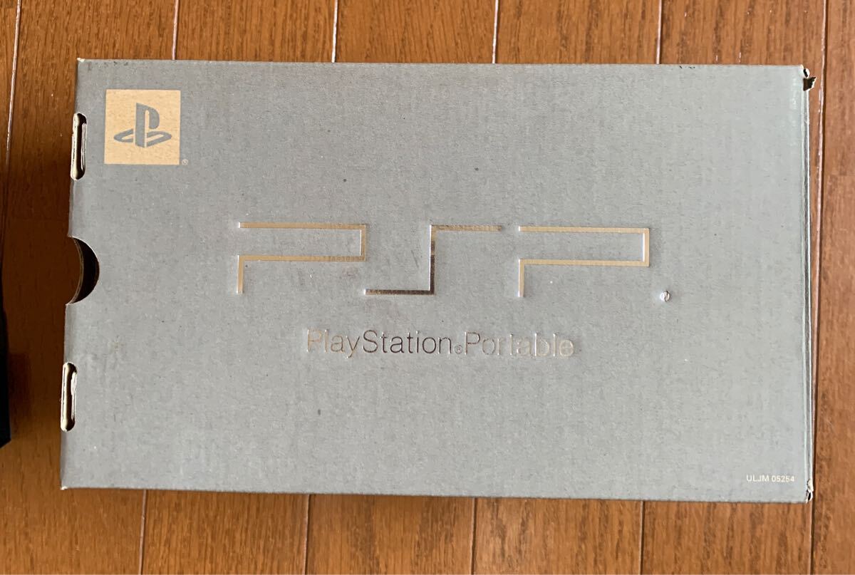 PSP-2000 クライシスコア ファイナルファンタジーVII 10th PSP-2000 クライシスコア ファイナルファンタジーVII 10th