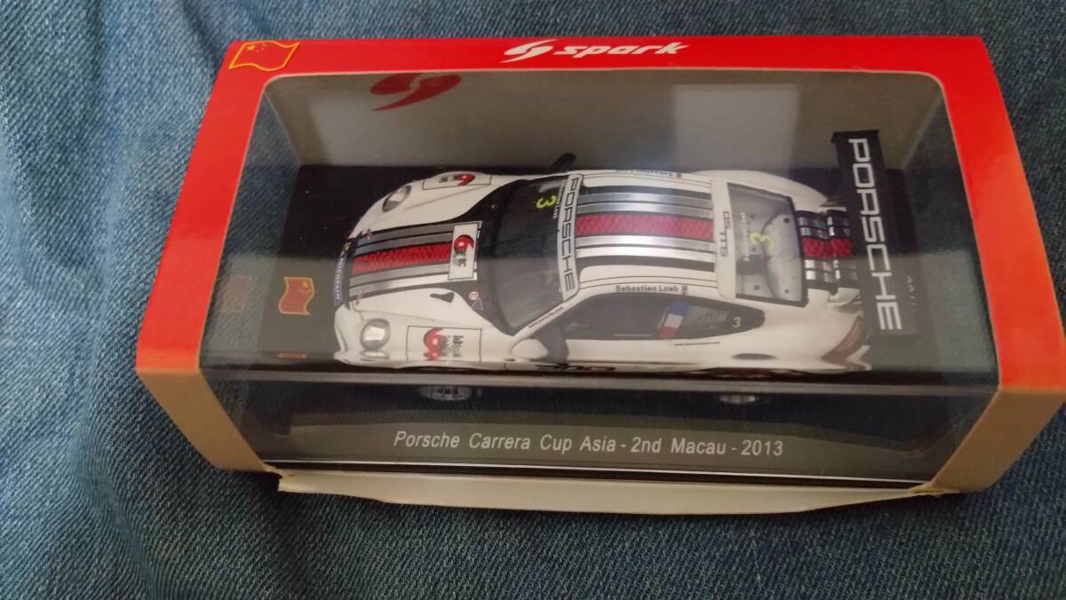 1/43 SPARK 2013年ポルシェカレラカップアジア　マカオ2位　S・ローブ　【スリーブ日焼け、破れあり】