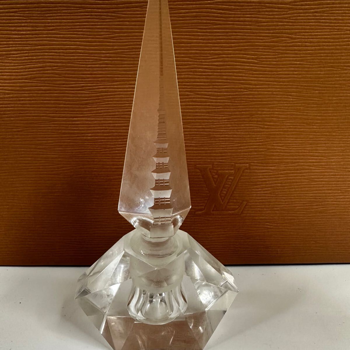 美品】HOYA ホウヤ クリスタルガラス 五重塔香水瓶 2個セット 美品】HOYA ホウヤ クリスタルガラス 五重塔香水瓶 2個セット