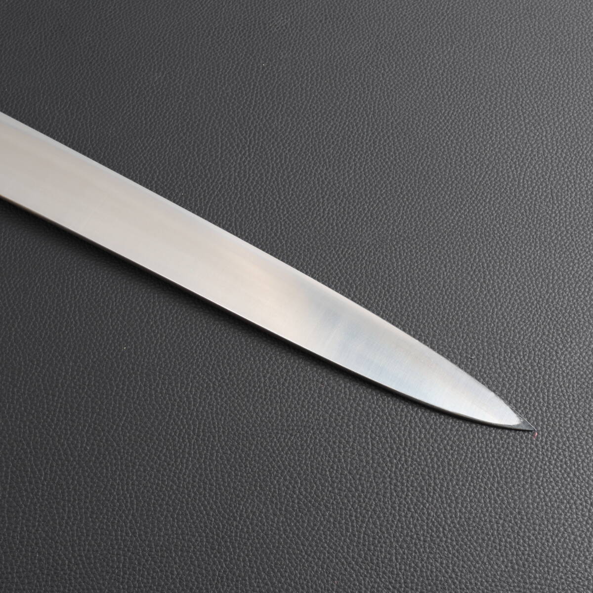 9354 柳刃包丁 9寸 (刃渡り270mm) 本刃付け 刃は究極の切れ味 刺身包丁 和包丁 黒檀黒水牛角白三本巻八角柄_画像9