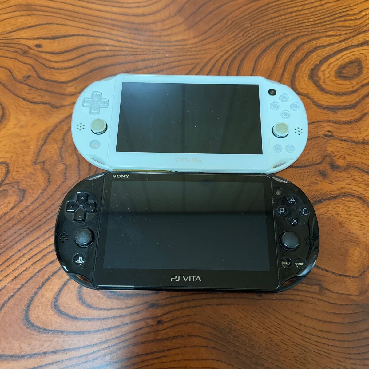 PS vita PCH-2000 本体x2 まとめ売り ジャンク PS vita PCH-2000 本体x2 まとめ売り ジャンク