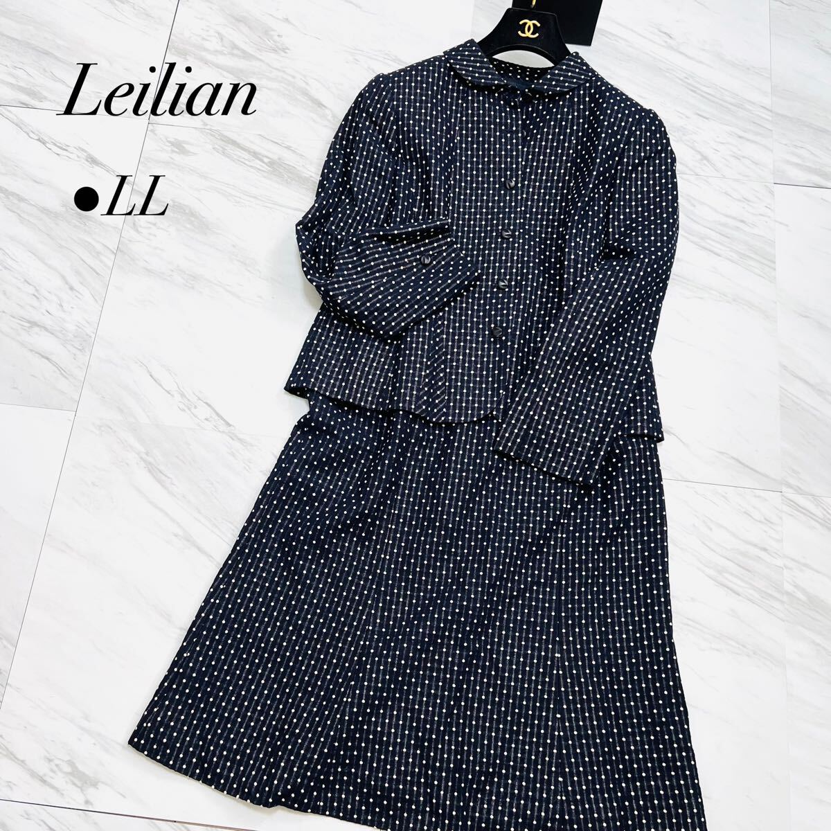 美品 LLサイズ Leilian プラスハウス【スカートスーツ セットアップ 大きいサイズ 13+】レリアン ドット ストライプ 刺繍 まる襟 ネイビー