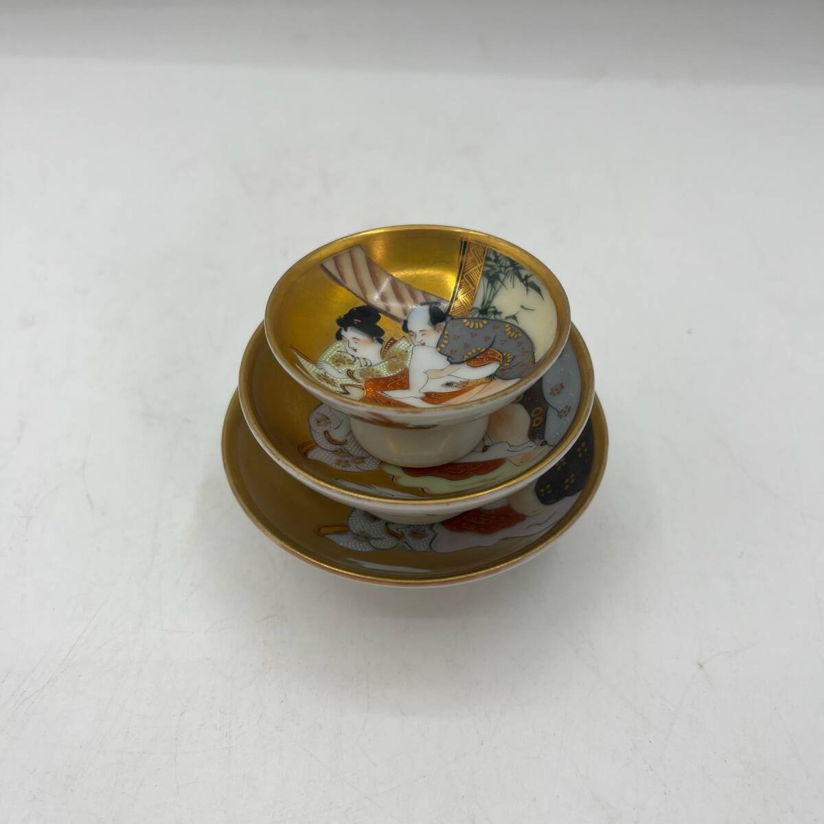 Yahoo!オークション - 【保管品】九谷焼 春画盃 3客 酒器 杯 Yahoo!オークション - 【保管品】九谷焼 春画盃 3客 酒器 杯