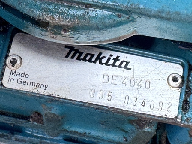 MAKITAマキタ エンジン式チェーンソー DE4040マキタチェンソー MAKITAマキタ エンジン式チェーンソー DE4040マキタチェンソー