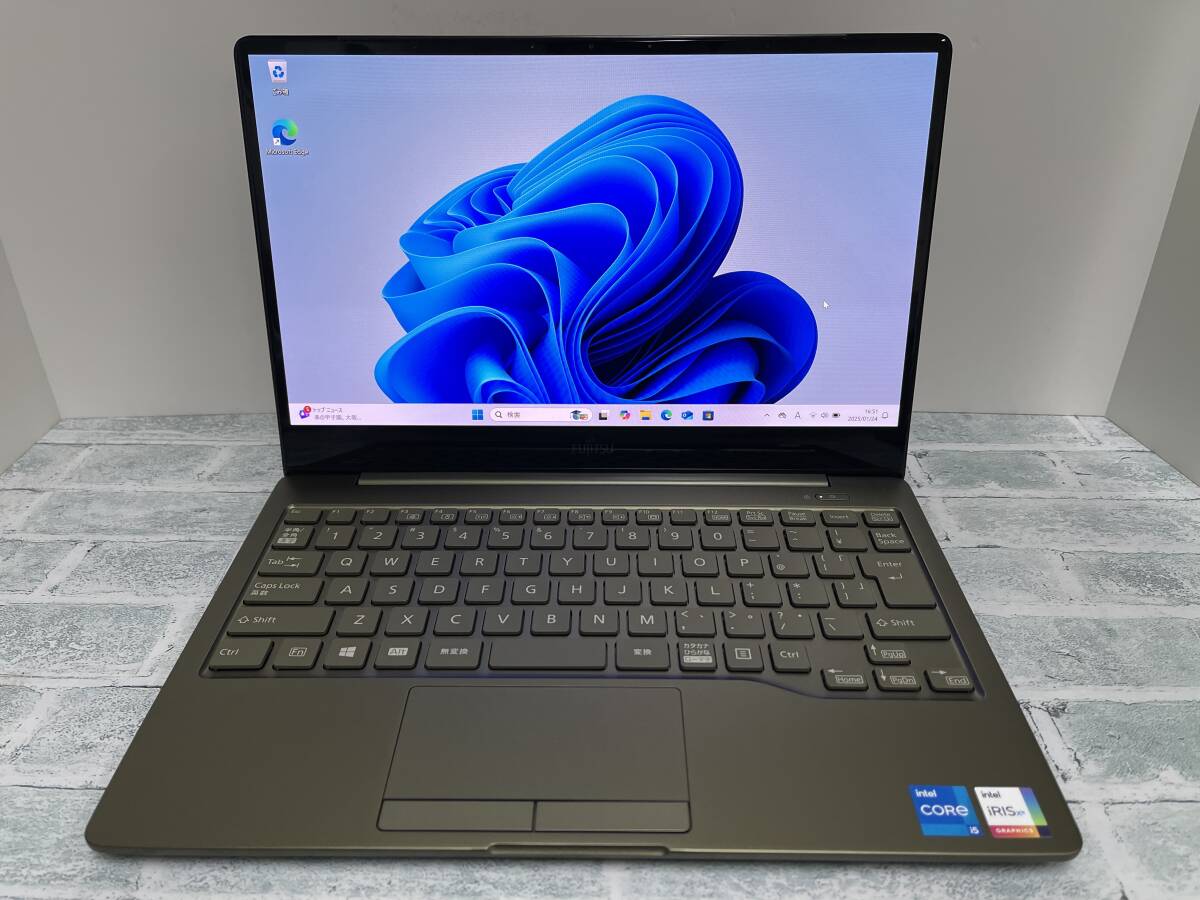 富士通 LIFEBOOK CH90/E3 有機ELディスプレイ Intel Core i5