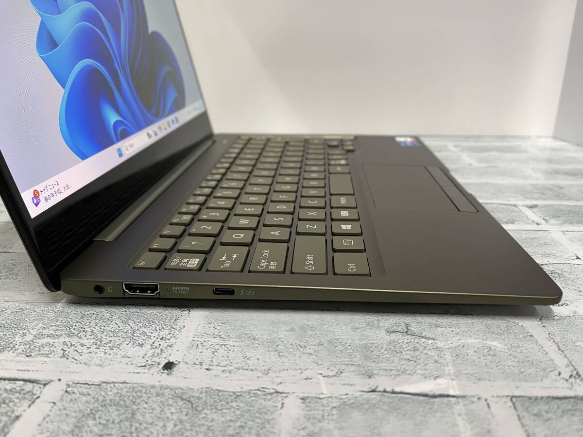 富士通 LIFEBOOK CH90/E3 有機ELディスプレイ Intel Core i5