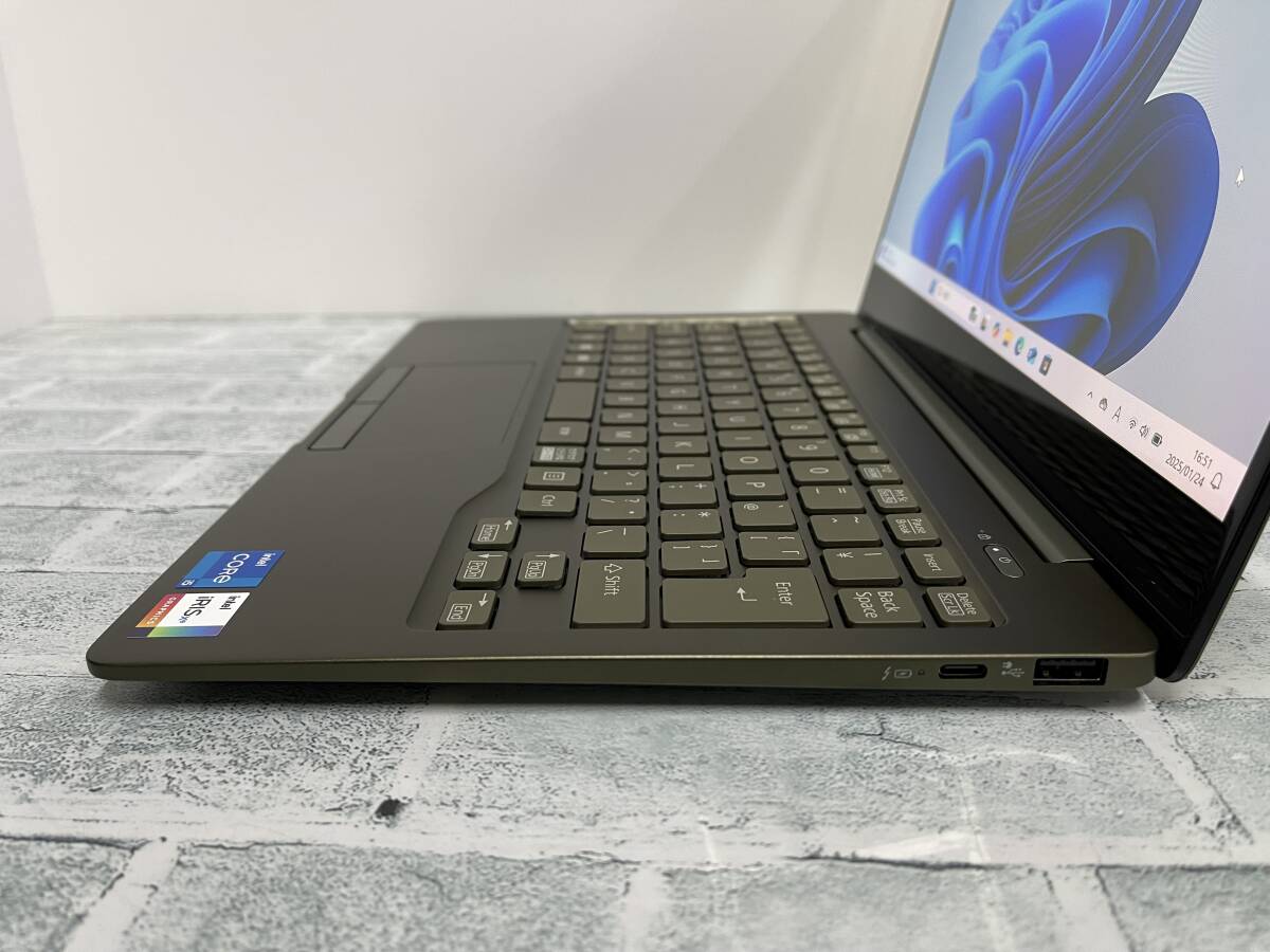 ほぼ未使用品有機EL 液晶OLED 富士通 軽量LIFEBOOK CH90/E3 富士通 CH90/E3 有機EL液晶 11世代i5 512GB Office2021 Win11