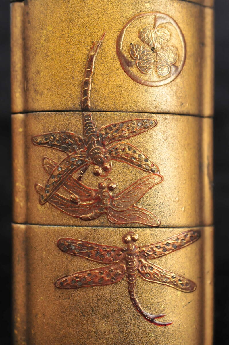 印籠】 葵紋 蜻蛉 蒔絵 印籠 梨地 金地 時代物 提げ物 木箱入 印籠】 葵紋 蜻蛉 蒔絵 印籠 梨地 金地 時代物 提げ物 木箱入
