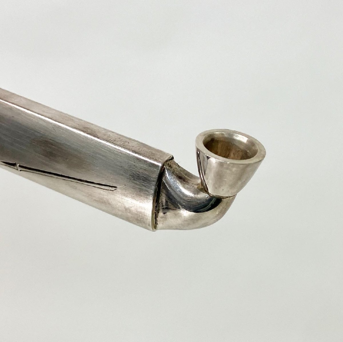 京全】 時代提げ物 柳山刻 銀無垢 彫金花鳥図 刀豆 煙管 20.2cm 京全】 時代提げ物 柳山刻 銀無垢 彫金花鳥図 刀豆 煙管 20.2cm