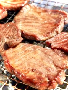 値下げ　^_^/【即決は500g×2パックお屆け】仙臺(tái)牛タンスリット☆厚切り牛タン10mmスライス　500ｇ^_^/即決落札の場(chǎng)合のみ２倍にします。