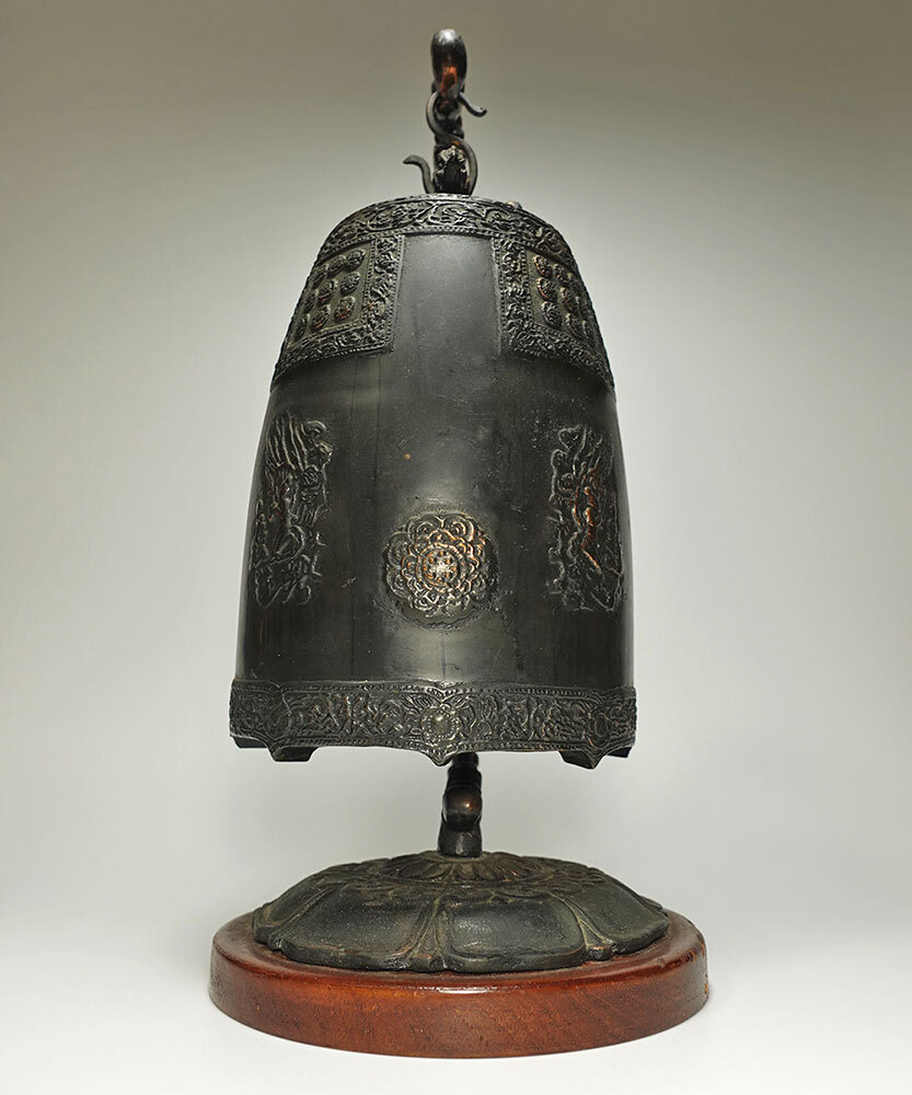 喚鐘】青銅製 吊り台付 梵鐘 鐘の重さ約2kg 龍彫刻 半鐘 小鐘 報 喚鐘】青銅製 吊り台付 梵鐘 鐘の重さ約2kg 龍彫刻 半鐘 小鐘 報