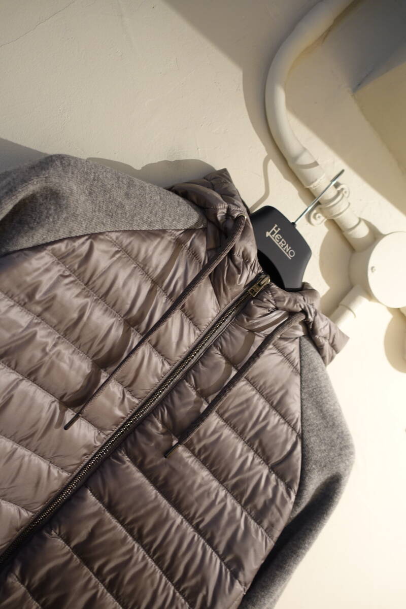 ヘルノ　Resort 切り替え　ダウン　ニット　ジャケット　正規(guī)品　未使用　サイズ42　45549-40229-1
