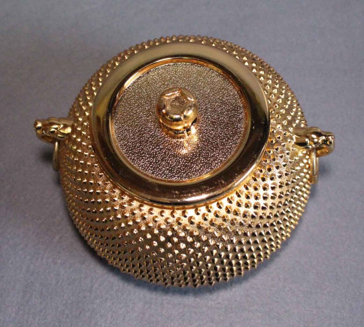 金属工芸☆黄金茶釜 アラレ模様☆10cm 金色 gold color 非鉄金属 金属工芸☆黄金茶釜 アラレ模様☆10cm 金色 gold color 非鉄金属