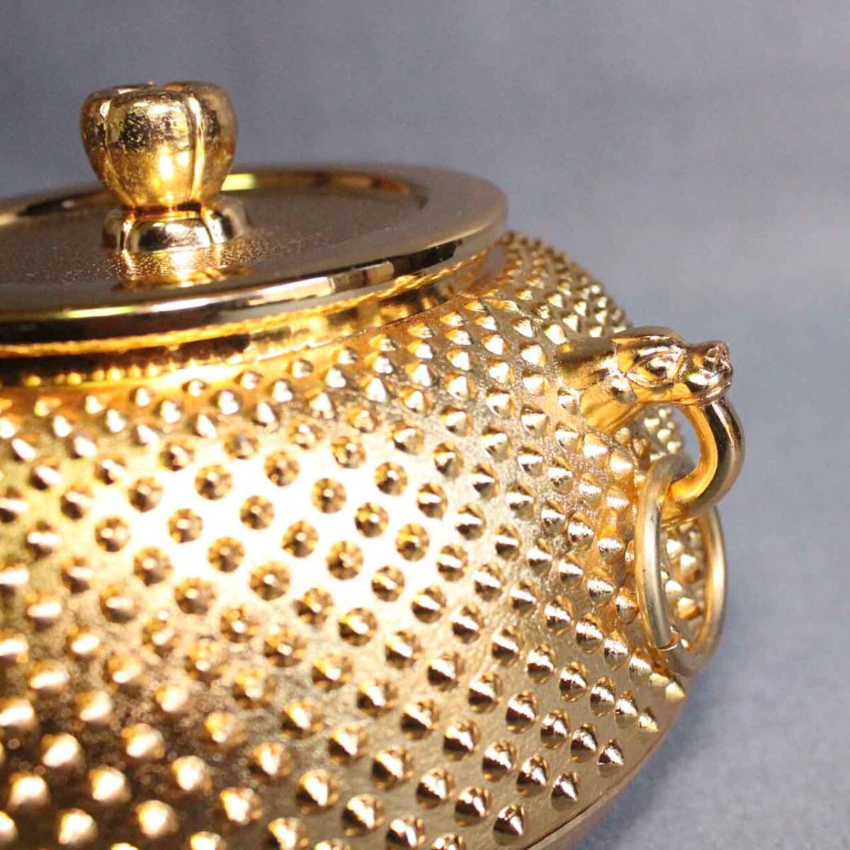金属工芸☆黄金茶釜 アラレ模様☆10cm 金色 gold color 非鉄金属 金属工芸☆黄金茶釜 アラレ模様☆10cm 金色 gold color 非鉄金属