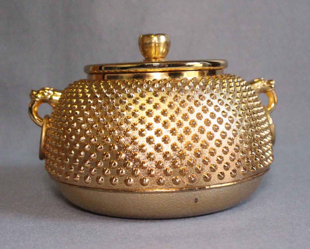 金属工芸☆黄金茶釜 アラレ模様☆10cm 金色 gold color 非鉄金属 金属工芸☆黄金茶釜 アラレ模様☆10cm 金色 gold color 非鉄金属