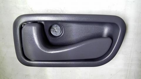 サンバー LE-TT2 左ドアインナーハンドル 　純正品番61051KE010NR 管理番号AB9895_画像2