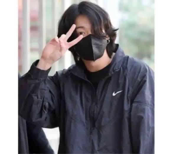 BTSジョングク着用】ナイキ ステューシー コラボ ハーフジップ BTSジョングク着用】ナイキ ステューシー コラボ ハーフジップ