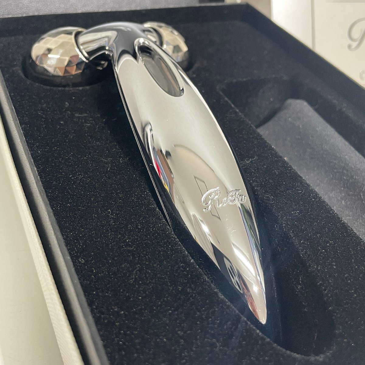 【31】良品 ReFa リファ カラットフェイス 美容ローラー 美顔器 保証書付 ギャランティーカード付 RF-CF1842B シルバー 美顔器 美容器 中古