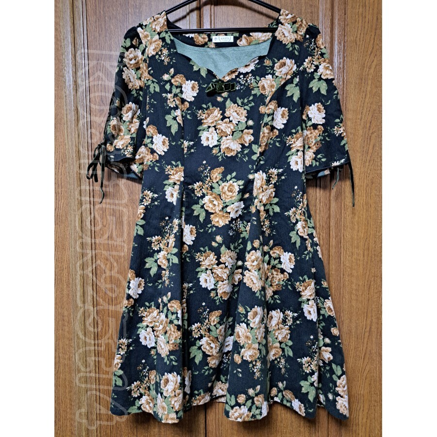 axes femme ワンピース 編み上げ Aライン ウエストゴム 深緑 半袖 膝丈 花 薔薇 ベロア M 可愛い クラシカル レディース アクシーズファム