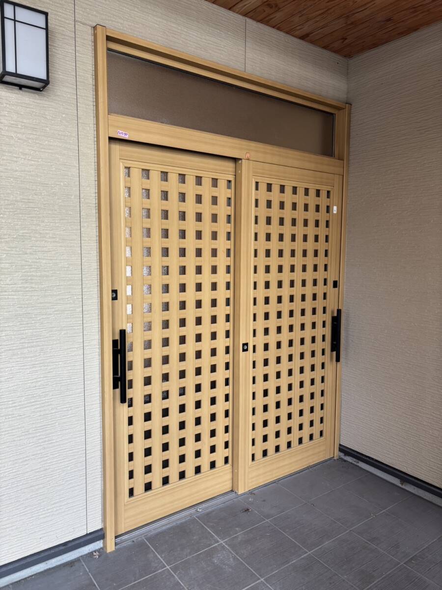 121395 三協立山アルミサッシ PVCALマディオ 網戸鍵付き ペア 121395 三協立山アルミサッシ PVCALマディオ 網戸鍵付き ペア