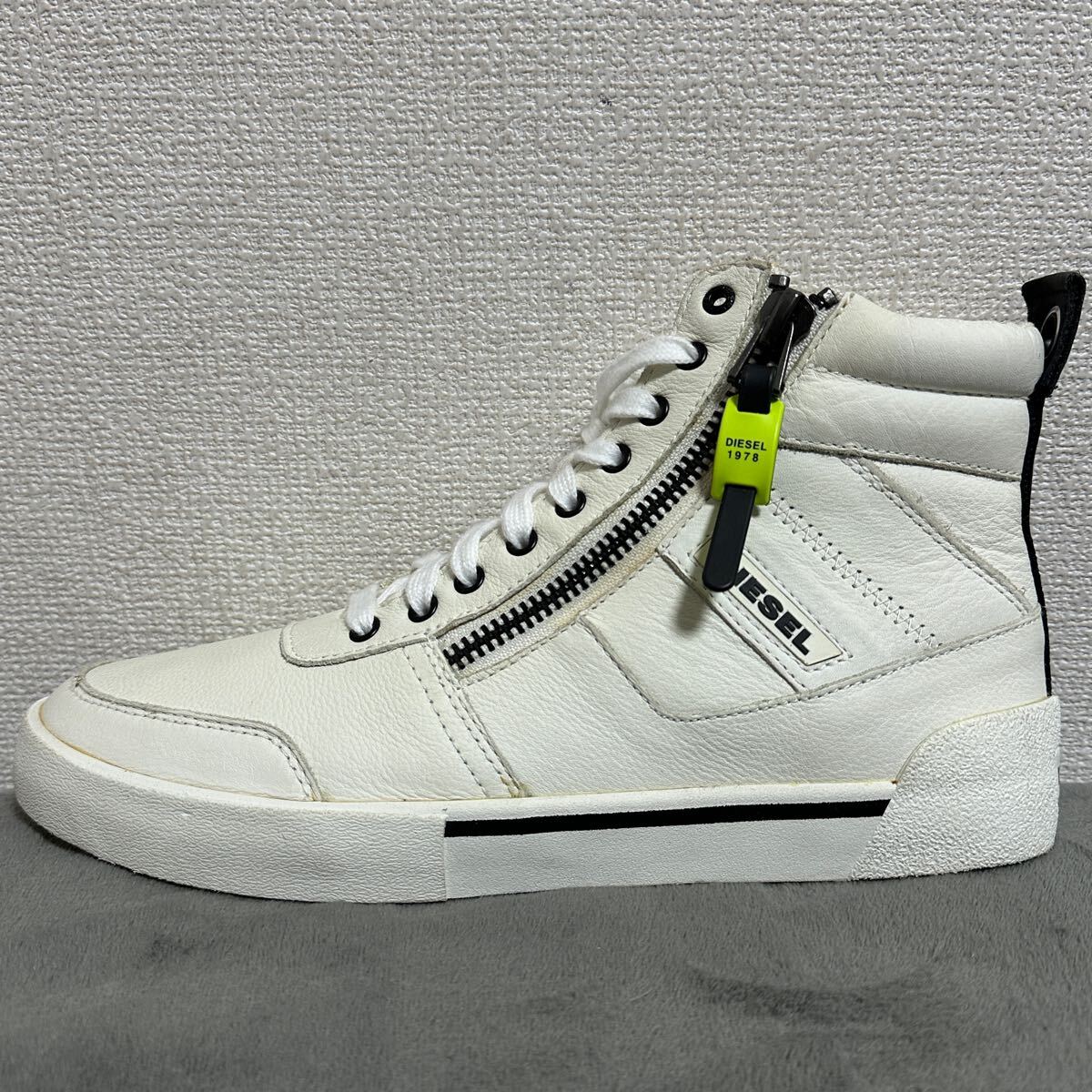 新品 未使用 箱あり ☆定価25,300円 DIESEL ディーゼル メンズ 28cm レザー ハイカット スニーカー ジップディティール 靴 ホワイト 白 08(男性用)|売買されたオークション情報、Yahoo!オークション(旧ヤフオク!) の商品情報をアーカイブ公開 - オークファン(aucfan.com) 新品 未使用 箱あり ☆定価25,300円 DIESEL ディーゼル メンズ 28cm レザー ハイカット スニーカー ジップディティール 靴 ホワイト 白 08(男性用)|売買されたオークション情報、Yahoo!オークション(旧ヤフオク!) の商品情報をアーカイブ公開 - オークファン(aucfan.com)